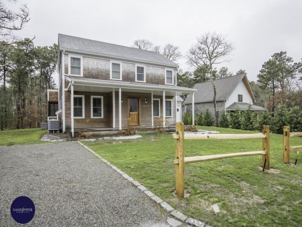 Cape Cod Home 995230