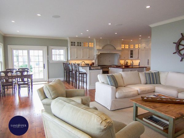 Cape Cod Home 995232