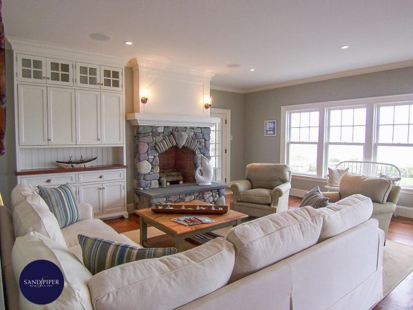 Cape Cod Home 995232