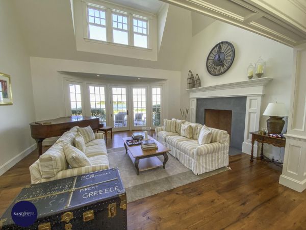 Cape Cod Home 995232