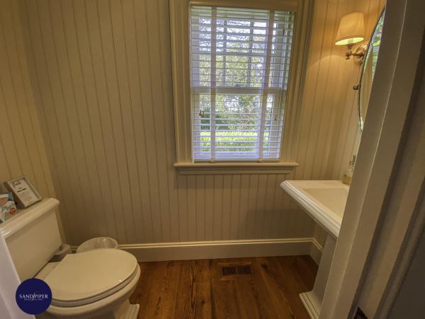 Cape Cod Home 995232