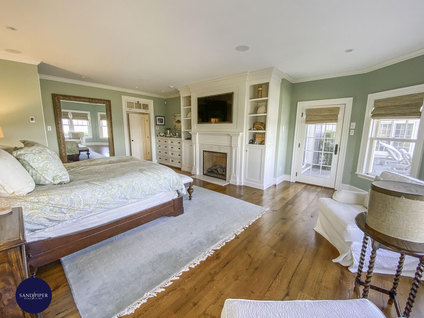 Cape Cod Home 995232
