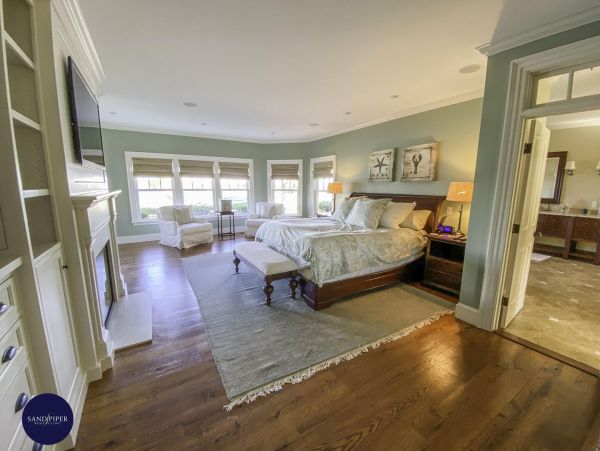 Cape Cod Home 995232