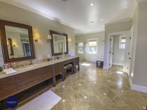 Cape Cod Home 995232