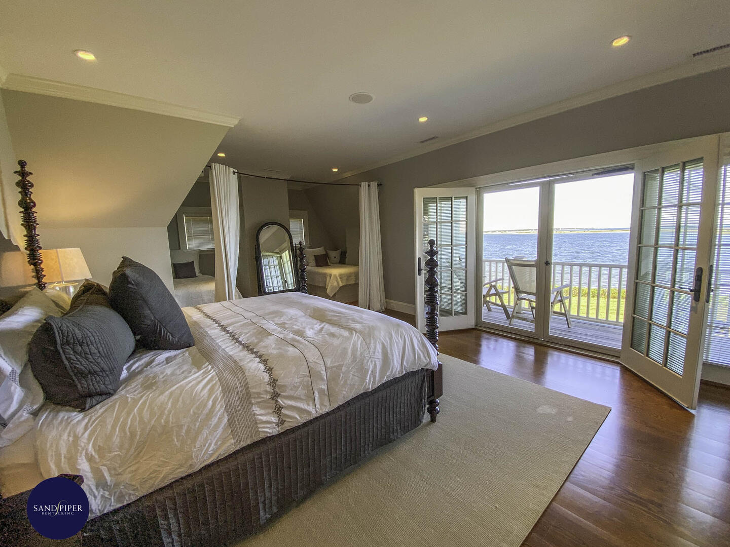 Cape Cod Home 995232