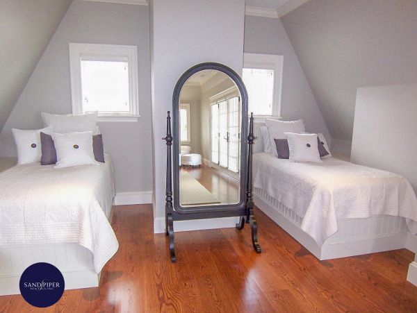 Cape Cod Home 995232