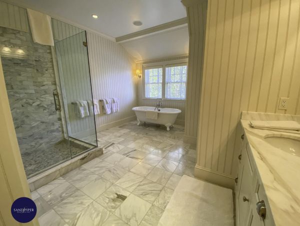 Cape Cod Home 995232