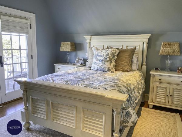 Cape Cod Home 995232