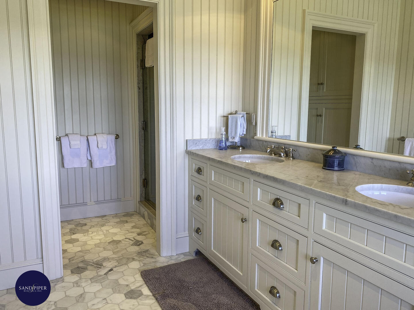 Cape Cod Home 995232