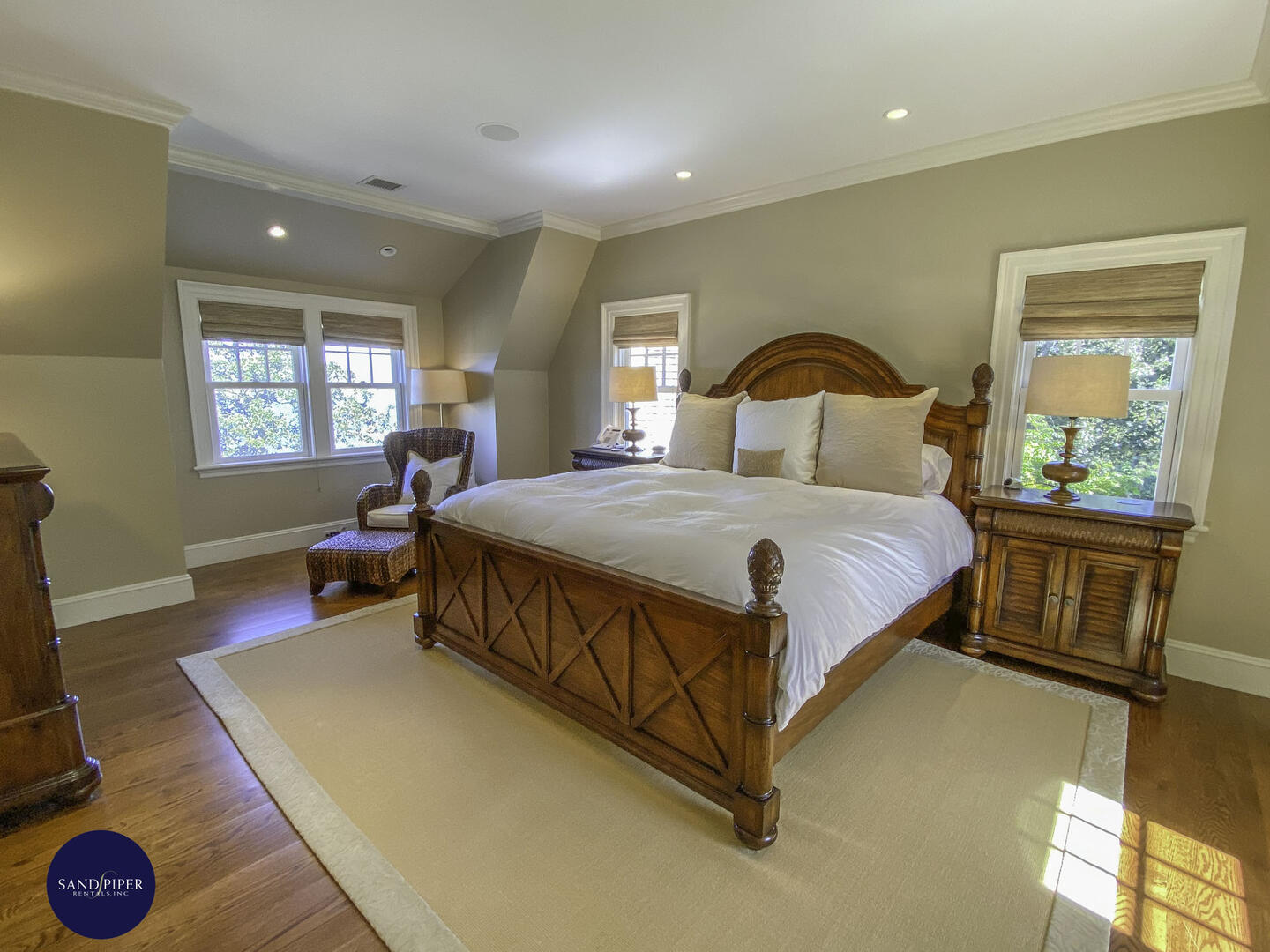 Cape Cod Home 995232