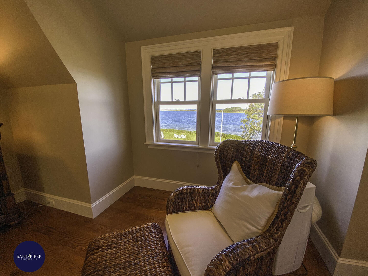 Cape Cod Home 995232