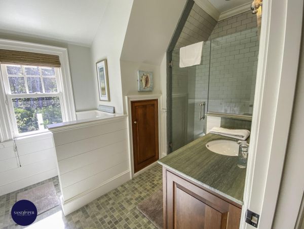Cape Cod Home 995232