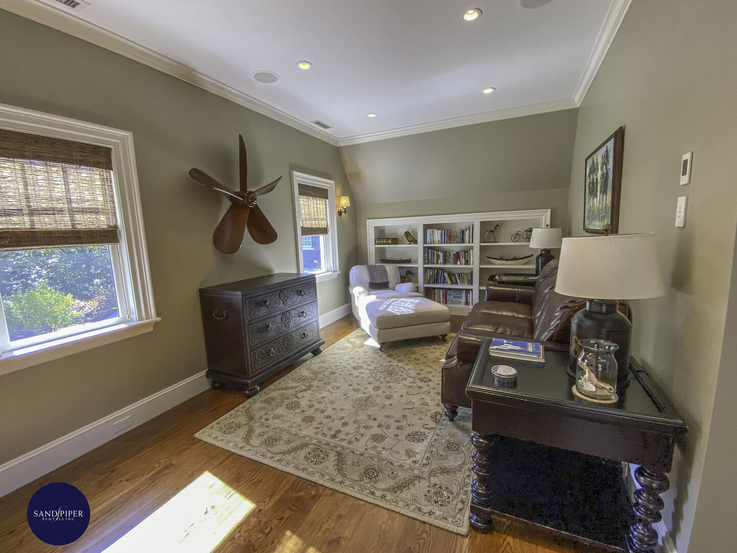 Cape Cod Home 995232