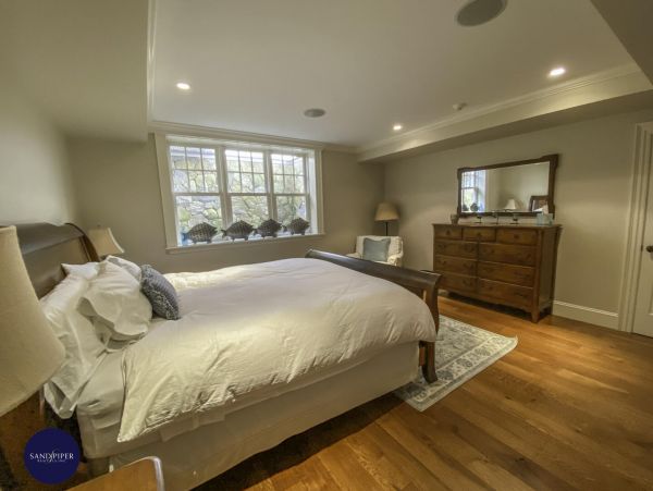 Cape Cod Home 995232