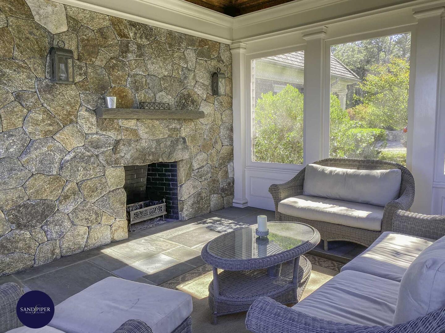 Cape Cod Home 995232
