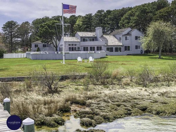 Cape Cod Home 995233