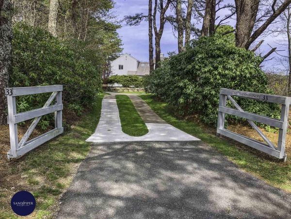 Cape Cod Home 995233