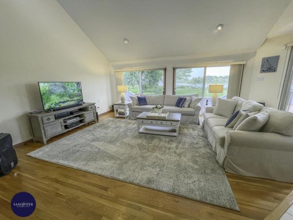 Cape Cod Home 995233