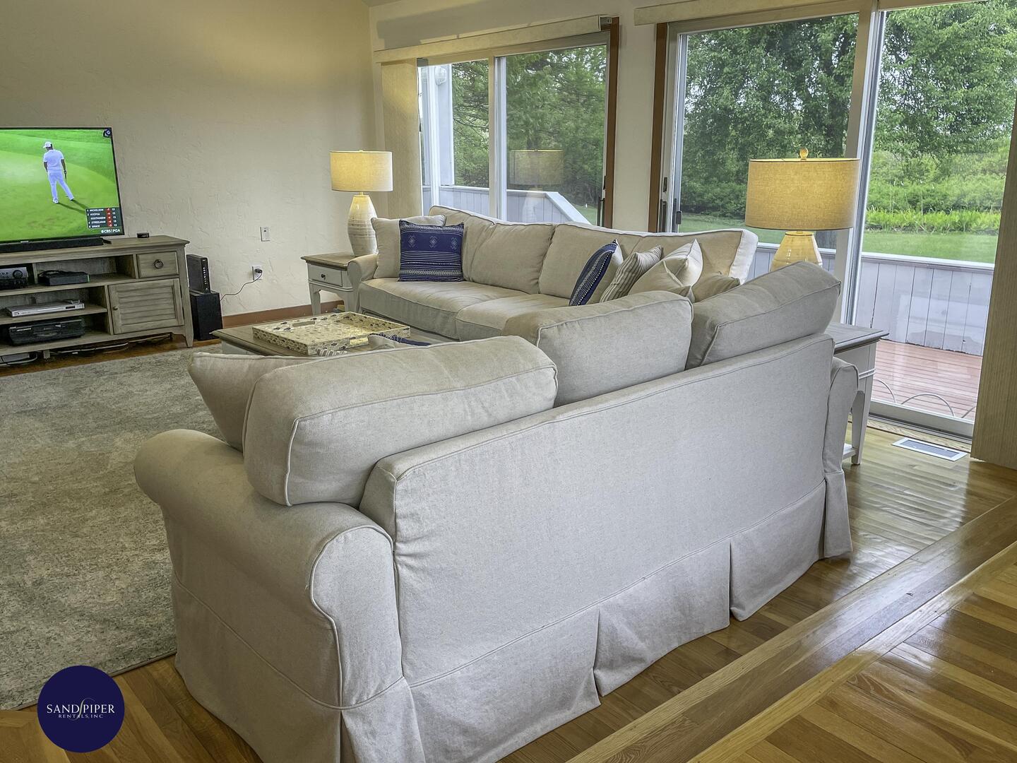Cape Cod Home 995233