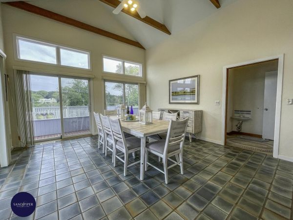 Cape Cod Home 995233