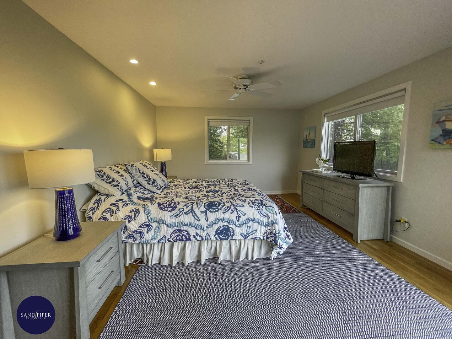 Cape Cod Home 995233