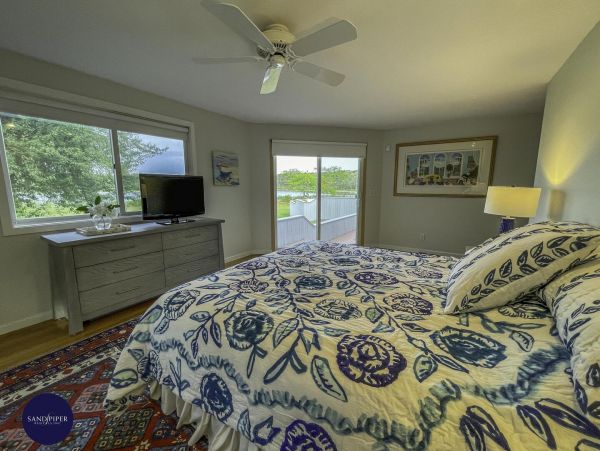 Cape Cod Home 995233