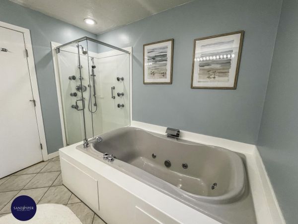 Cape Cod Home 995233