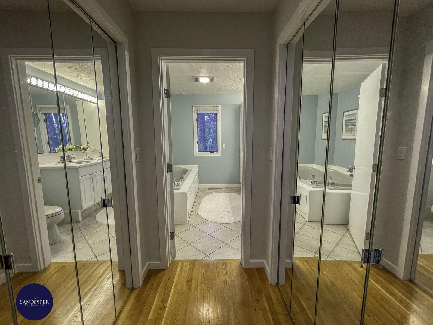 Cape Cod Home 995233