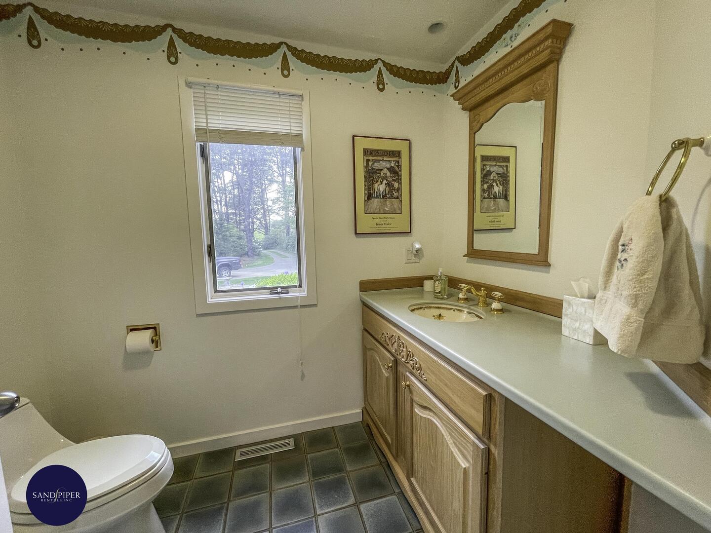 Cape Cod Home 995233