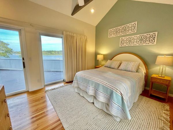 Cape Cod Home 995233