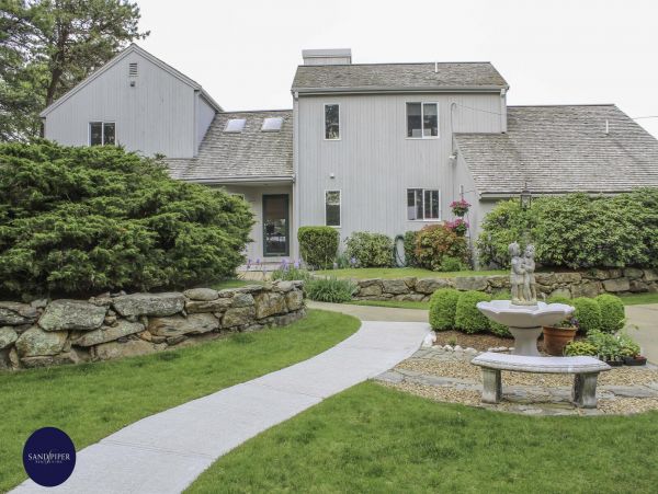 Cape Cod Home 995233