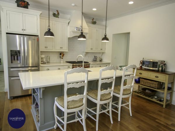Cape Cod Home 995234
