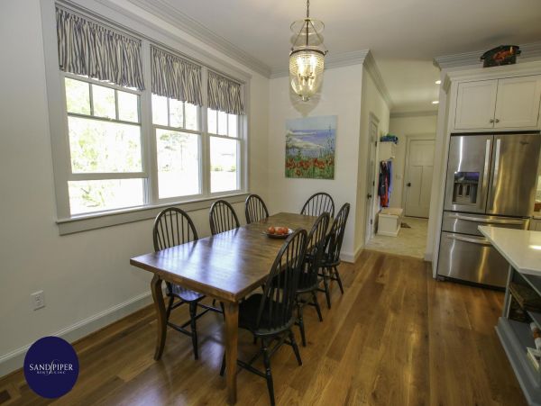 Cape Cod Home 995234
