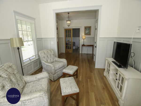 Cape Cod Home 995234