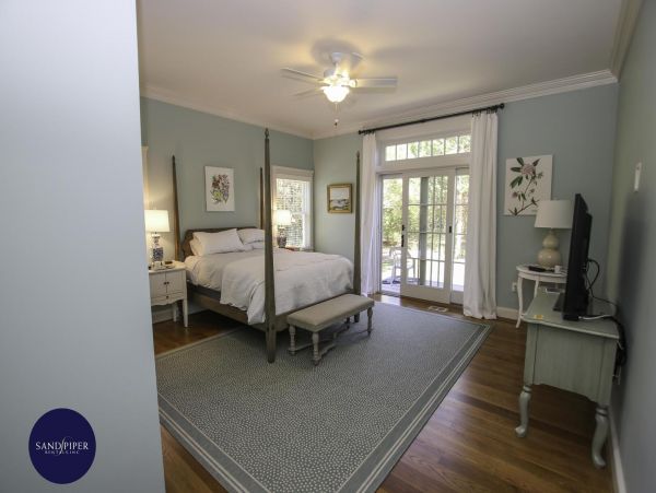 Cape Cod Home 995234