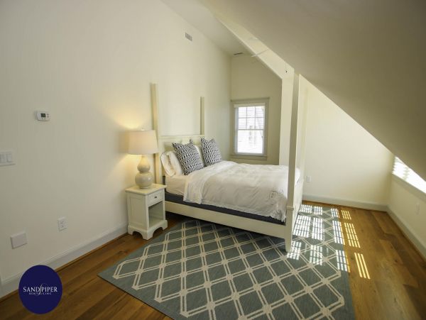 Cape Cod Home 995234