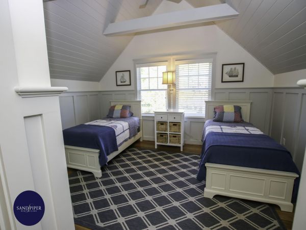 Cape Cod Home 995234