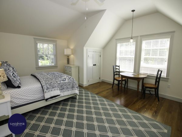Cape Cod Home 995234