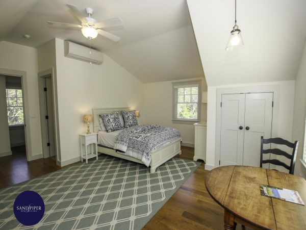 Cape Cod Home 995234