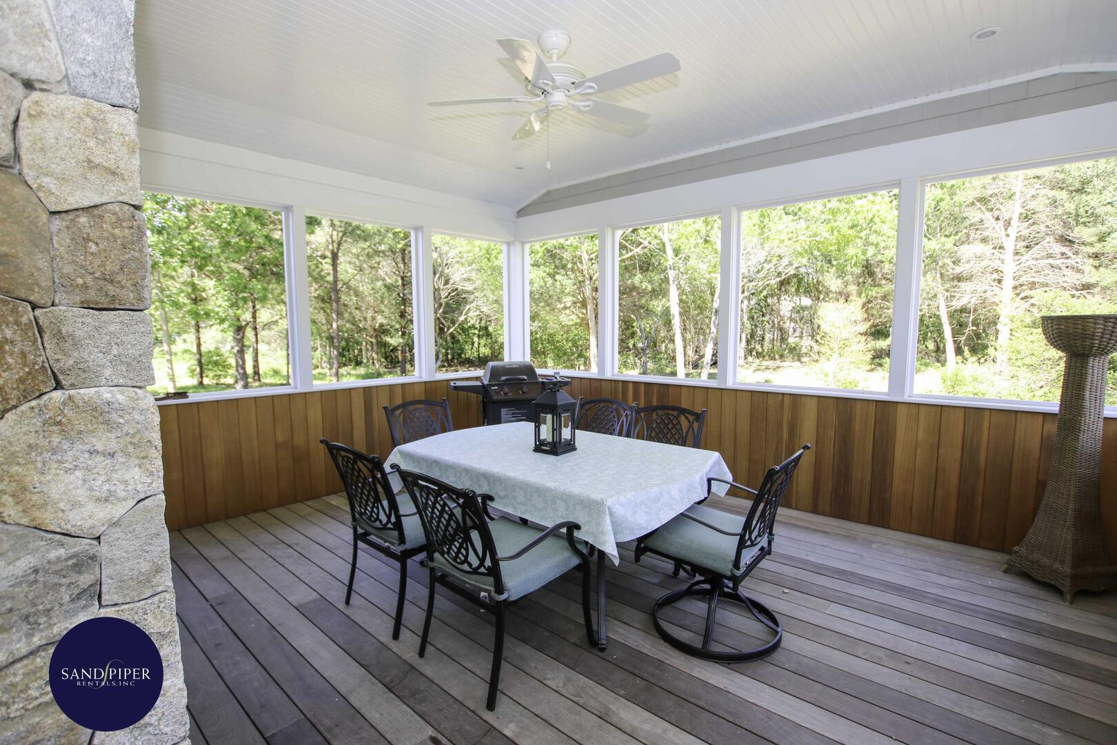Cape Cod Home 995234