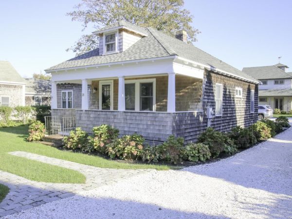 Cape Cod Home 995235