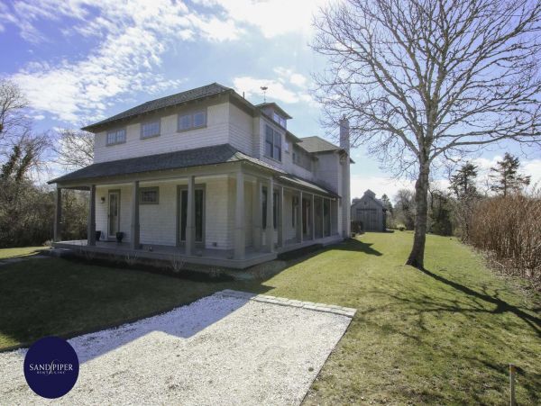 Cape Cod Home 995235