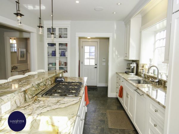 Cape Cod Home 995235