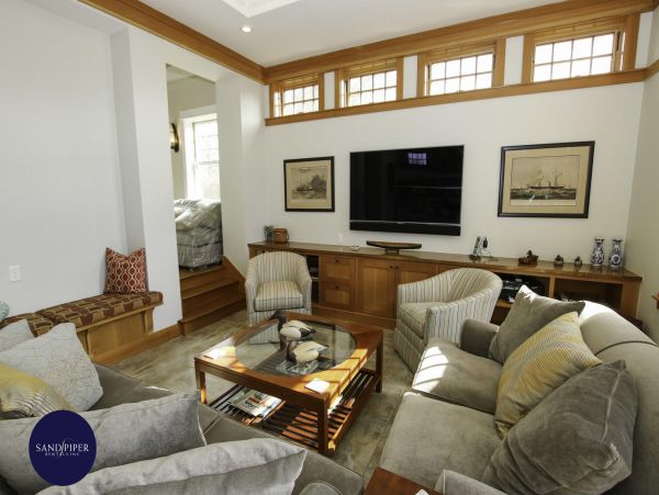 Cape Cod Home 995235