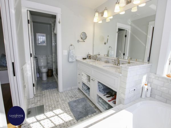 Cape Cod Home 995235