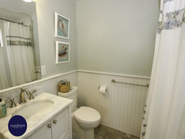 Cape Cod Home 995235