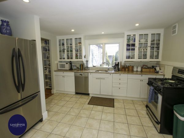 Cape Cod Home 995235
