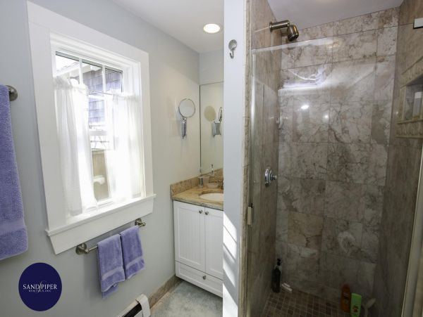 Cape Cod Home 995235