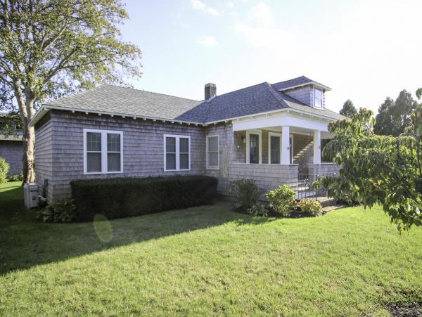 Cape Cod Home 995235