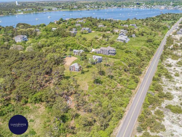Cape Cod Home 995236